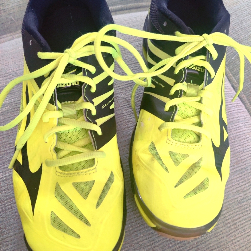 Mizuno Wave Lightning Court shoes Vibrant Yellow/Black Women's size 10.